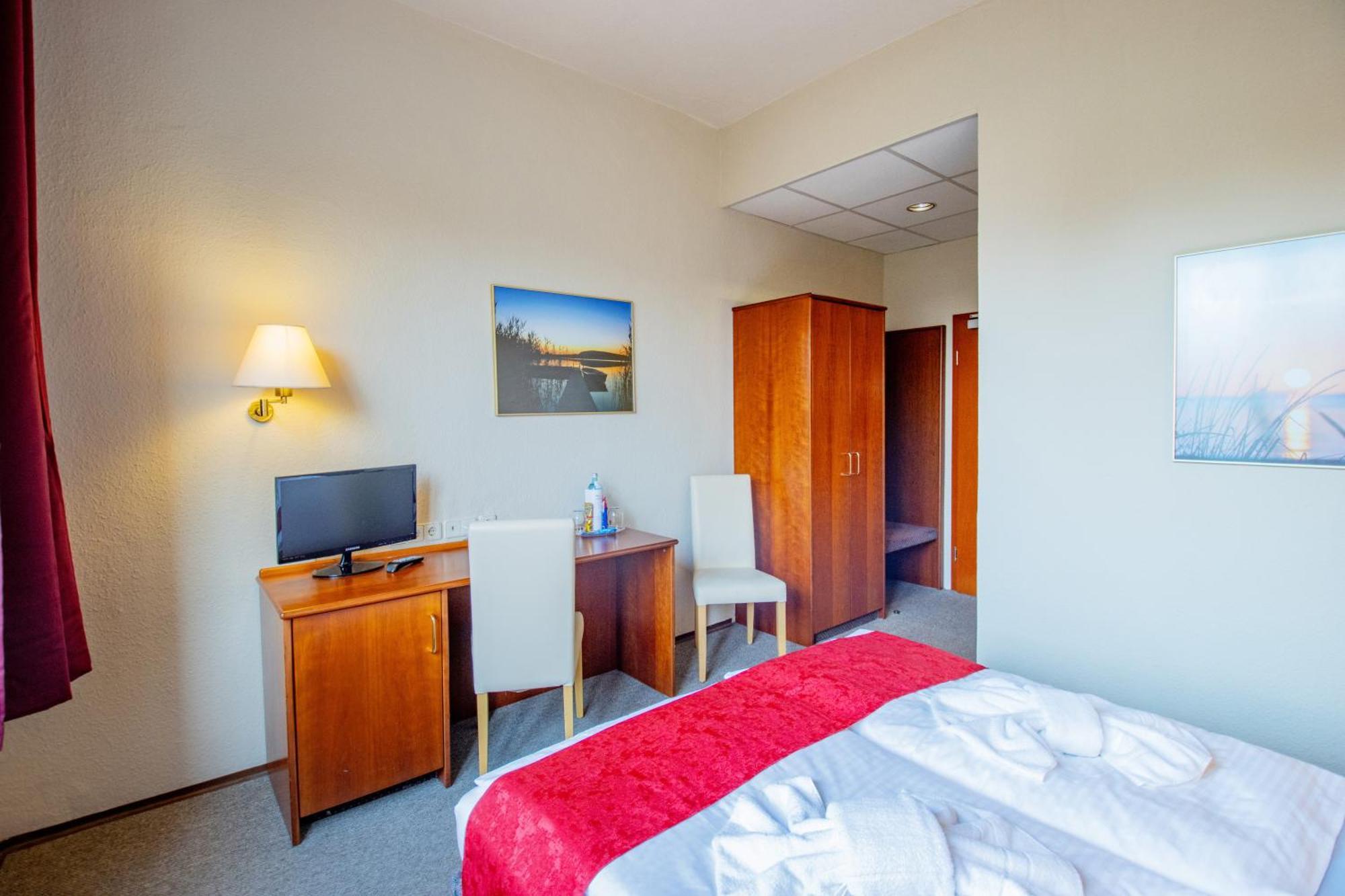 Seehotel Brandenburg An Der Havel Brielow Esterno foto